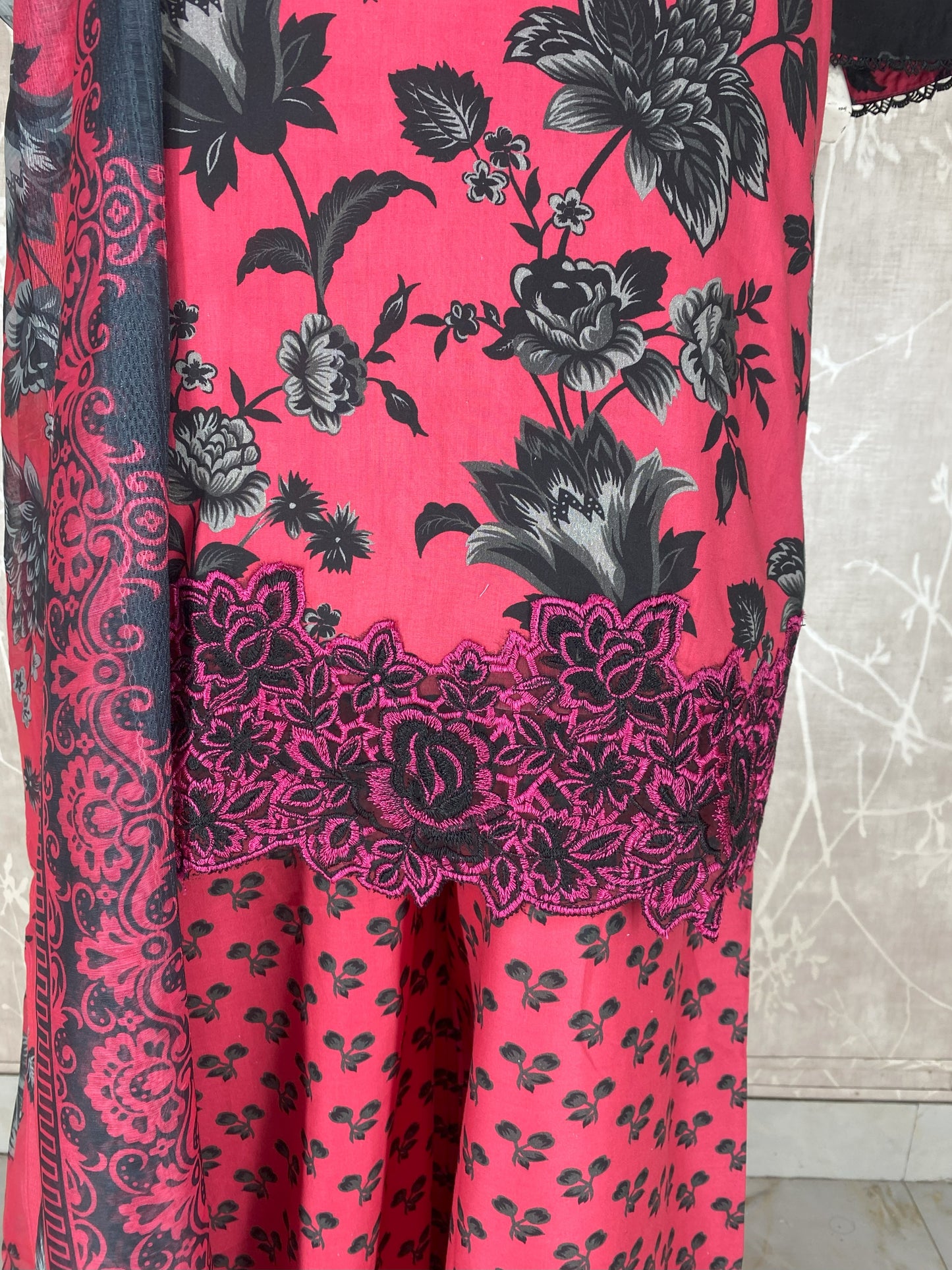 3PC Stitched Lawn Suit – Embroidered Sleeves & Daman | Fancy Tassel Neck Design