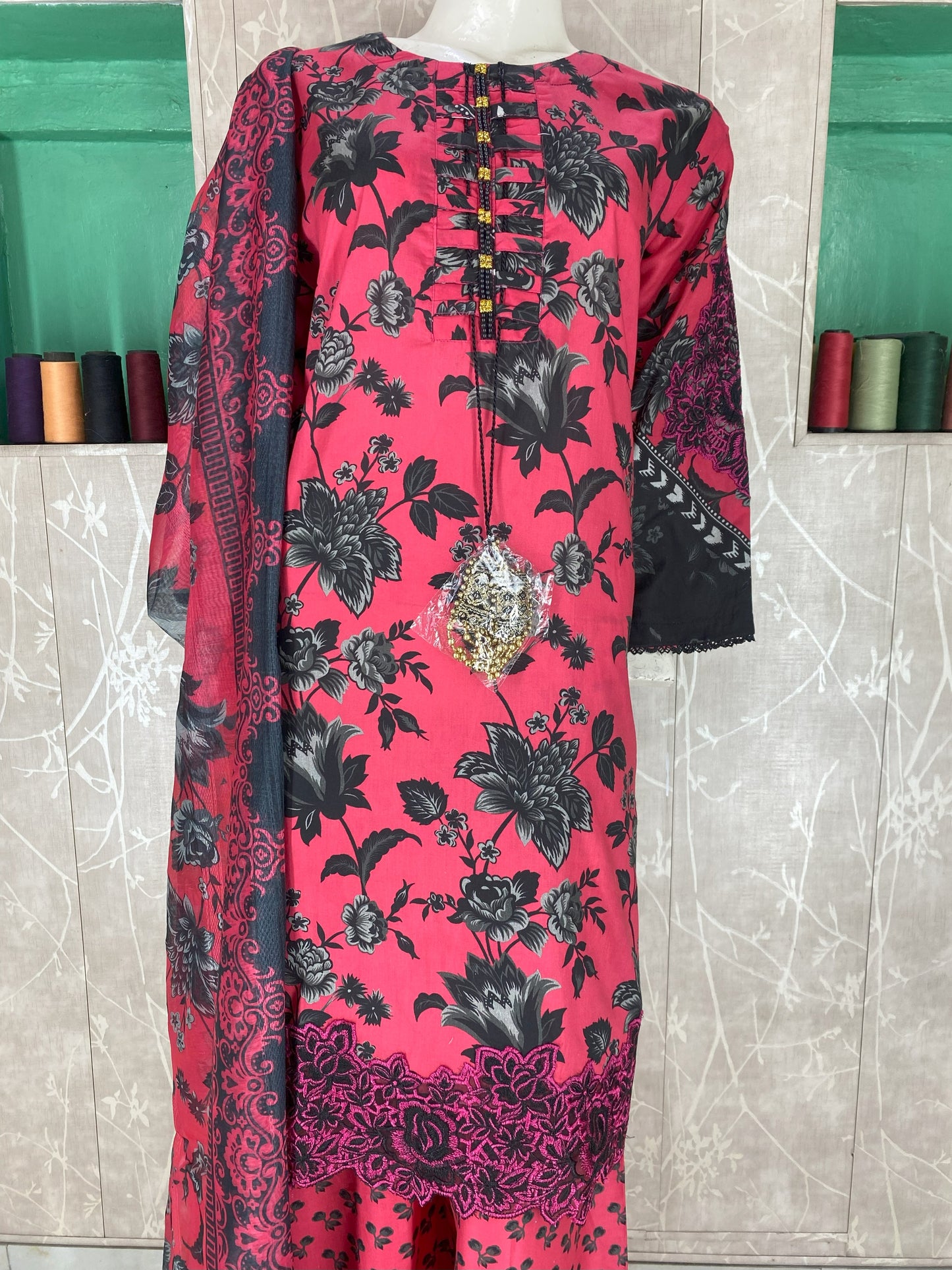 3PC Stitched Lawn Suit – Embroidered Sleeves & Daman | Fancy Tassel Neck Design
