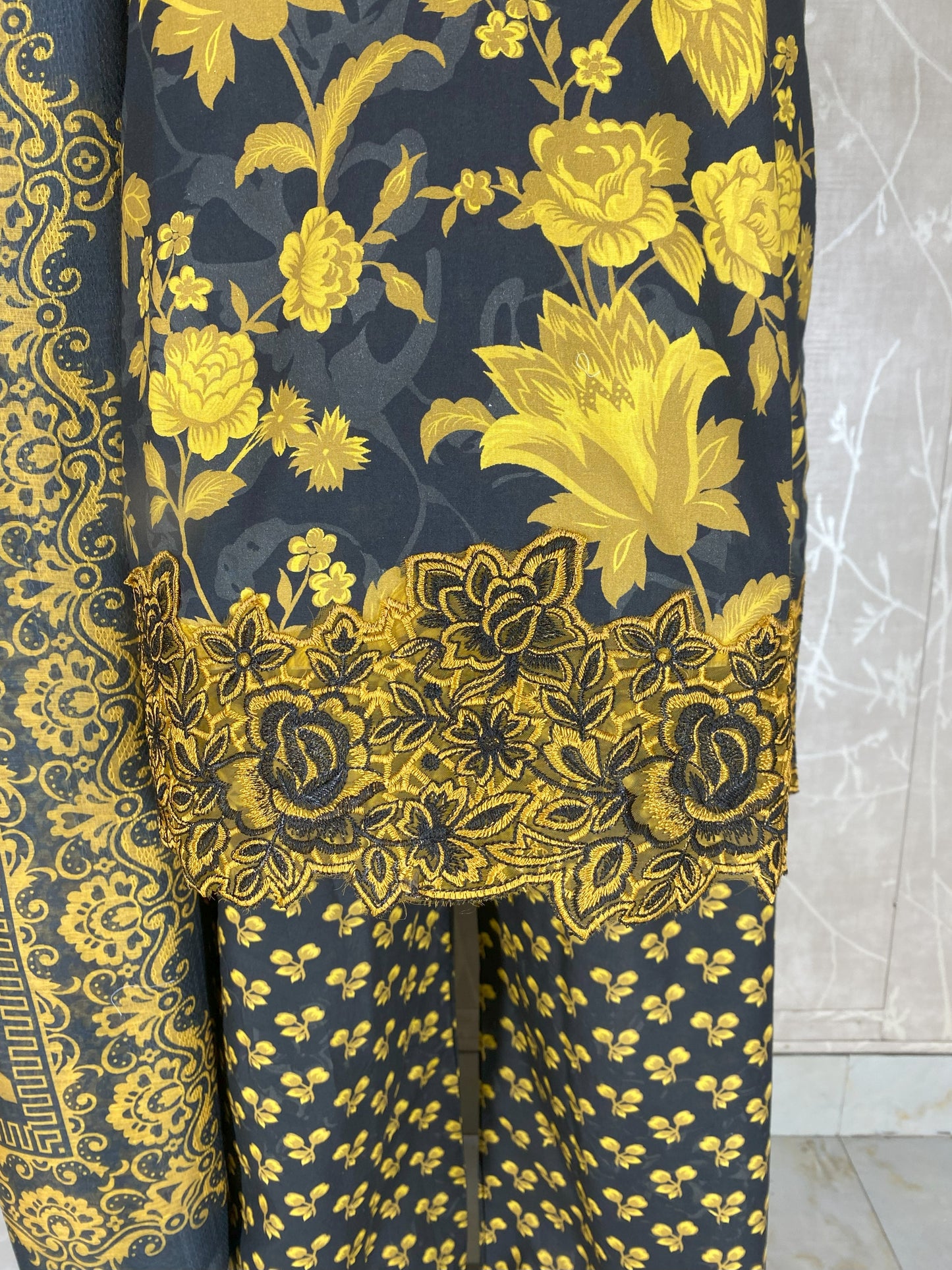 3PC Stitched Lawn Suit – Embroidered Sleeves & Daman | Fancy Tassel Neck Design