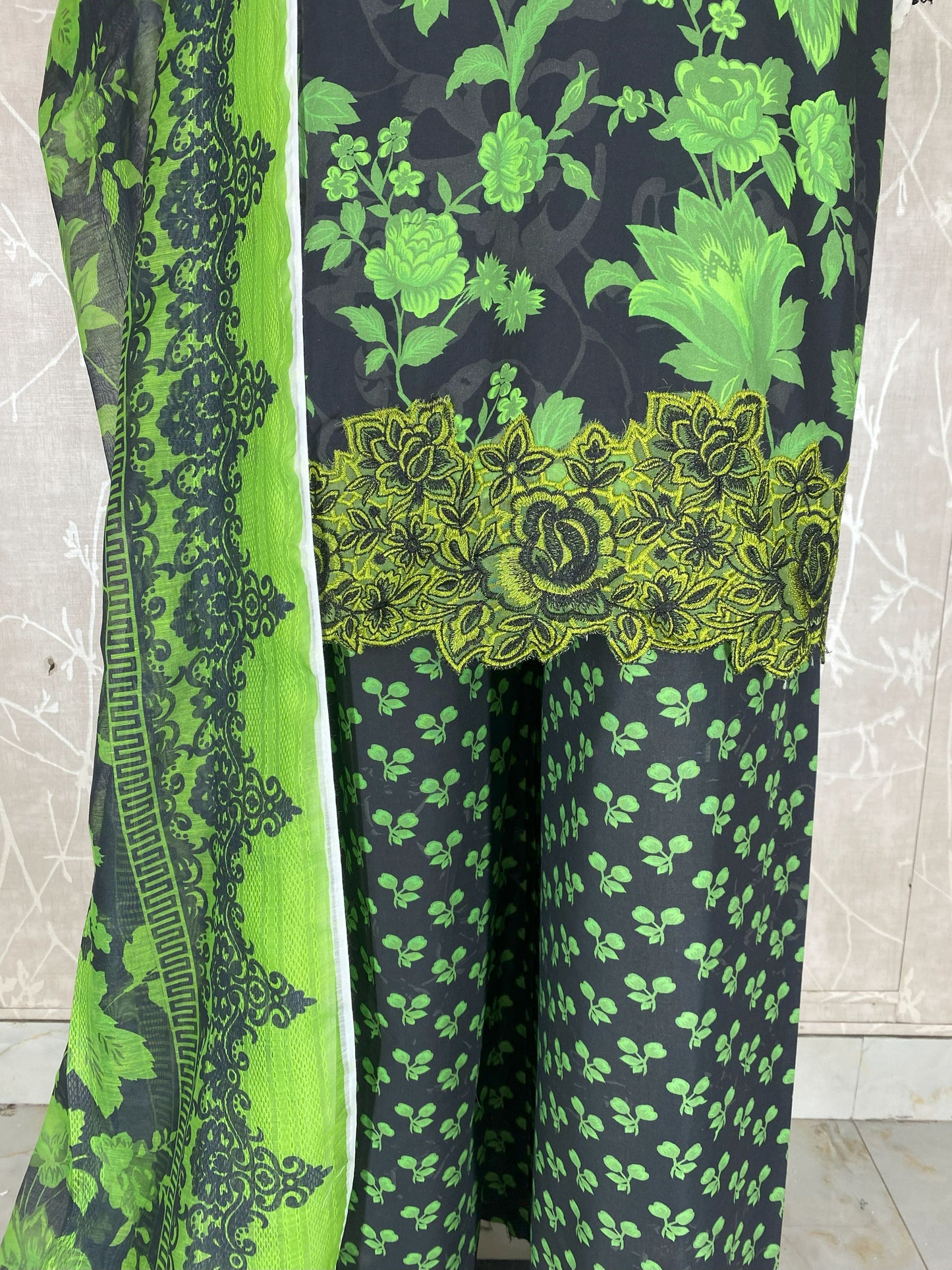 3PC Stitched Lawn Suit – Embroidered Sleeves & Daman | Fancy Tassel Neck Design