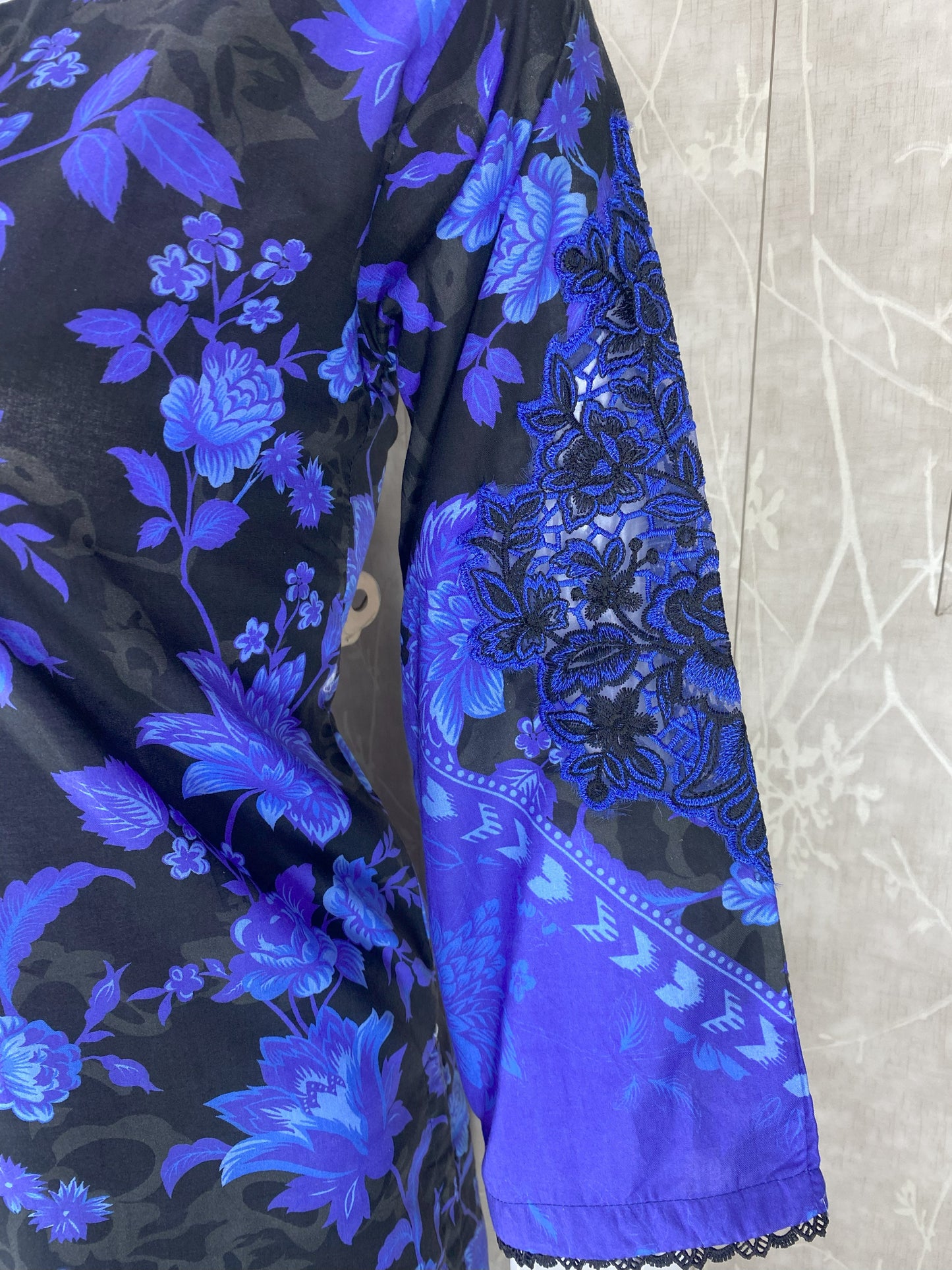 3PC Stitched Lawn Suit – Embroidered Sleeves & Daman | Fancy Tassel Neck Design