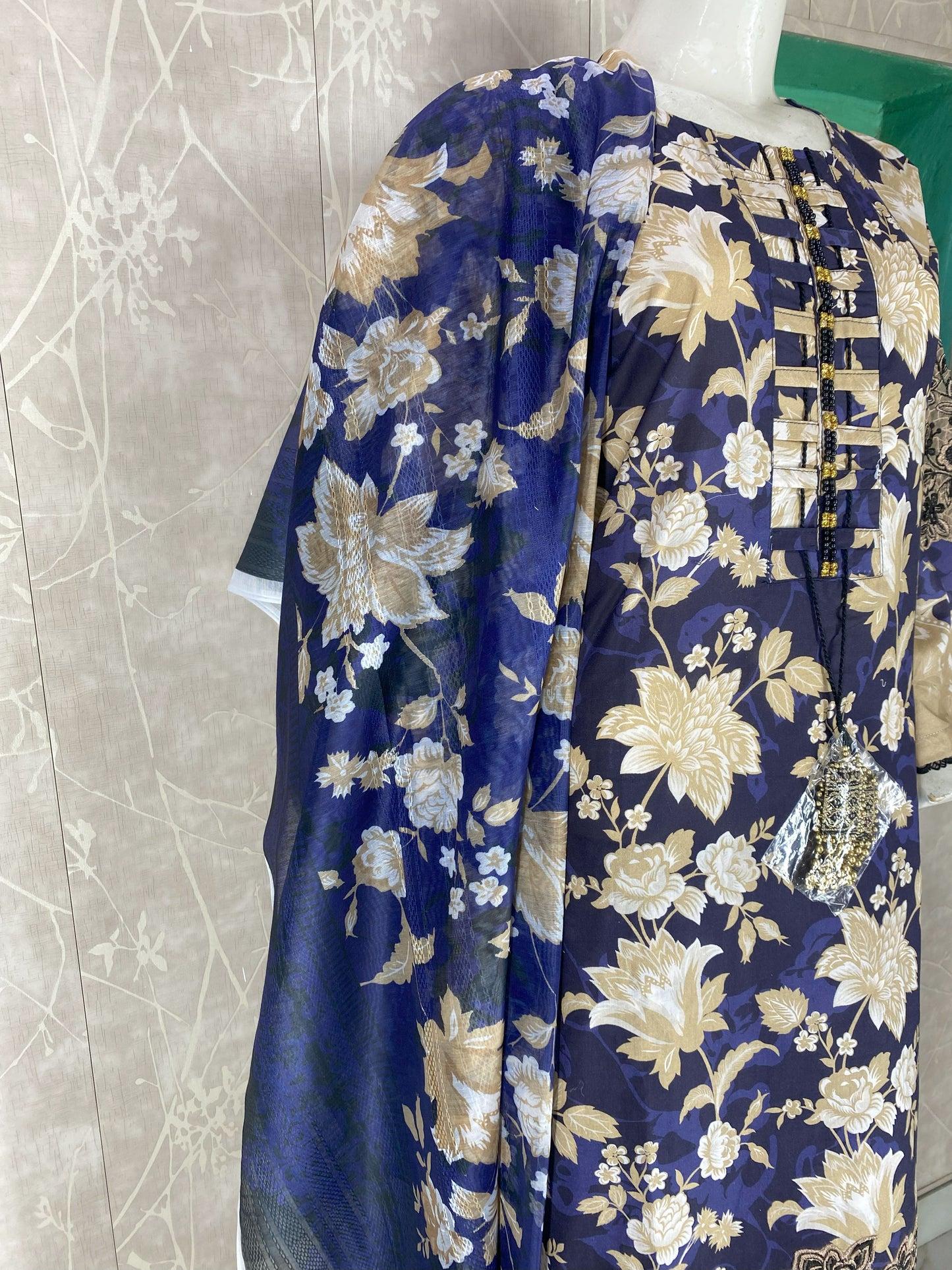 3PC Stitched Lawn Suit – Embroidered Sleeves & Daman | Fancy Tassel Neck Design