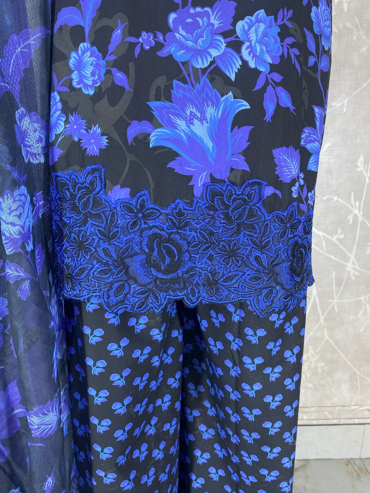 3PC Stitched Lawn Suit – Embroidered Sleeves & Daman | Fancy Tassel Neck Design