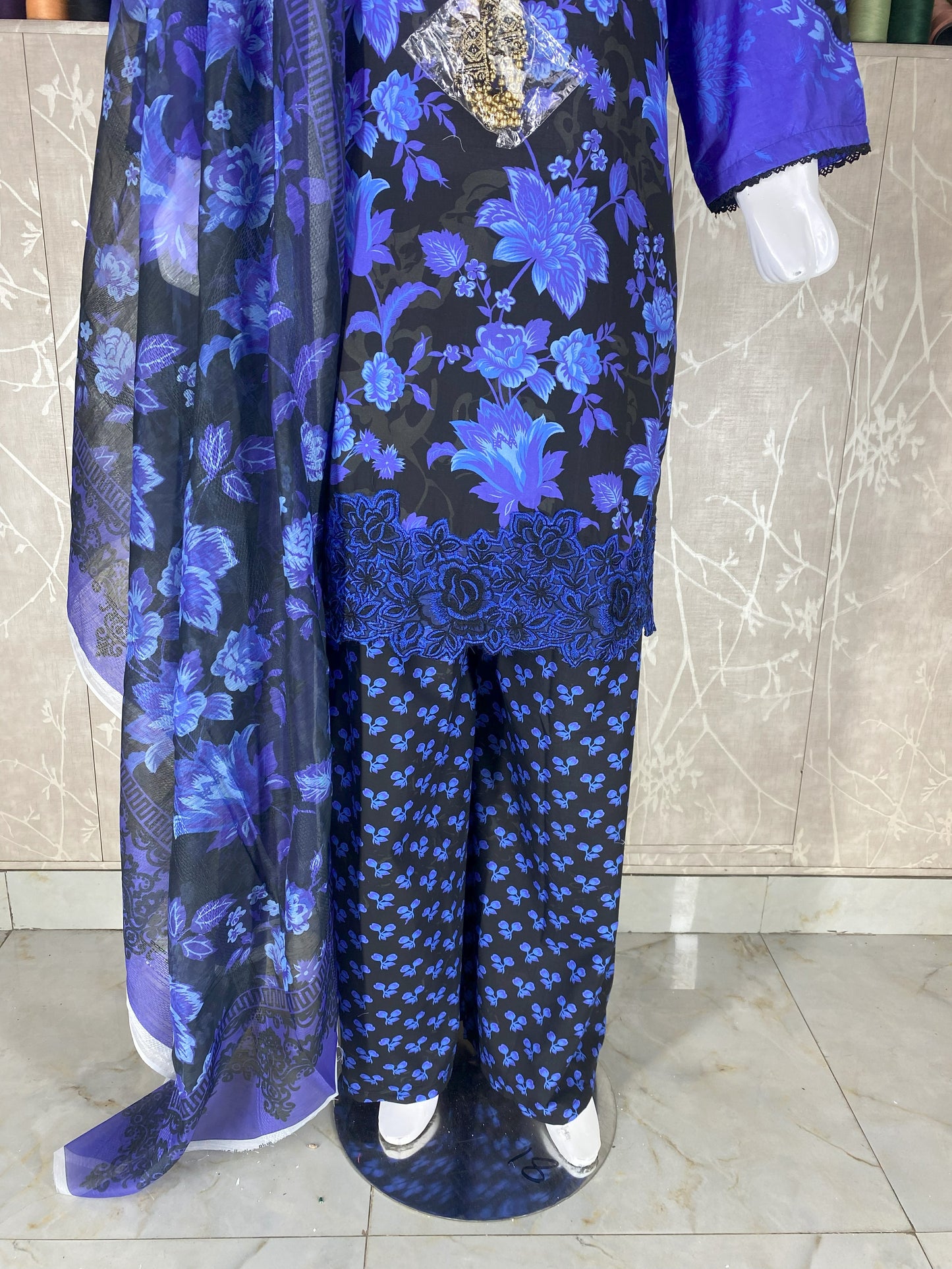 3PC Stitched Lawn Suit – Embroidered Sleeves & Daman | Fancy Tassel Neck Design