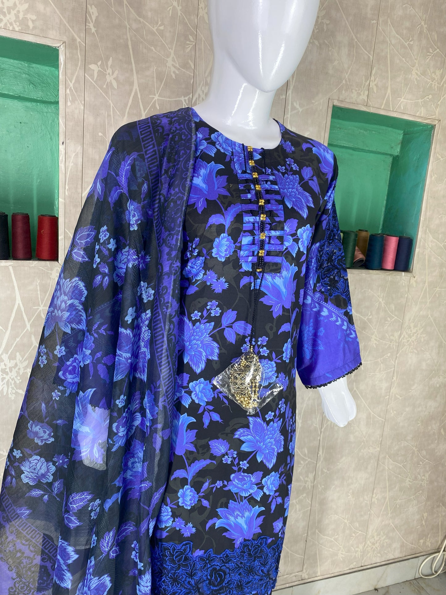 3PC Stitched Lawn Suit – Embroidered Sleeves & Daman | Fancy Tassel Neck Design